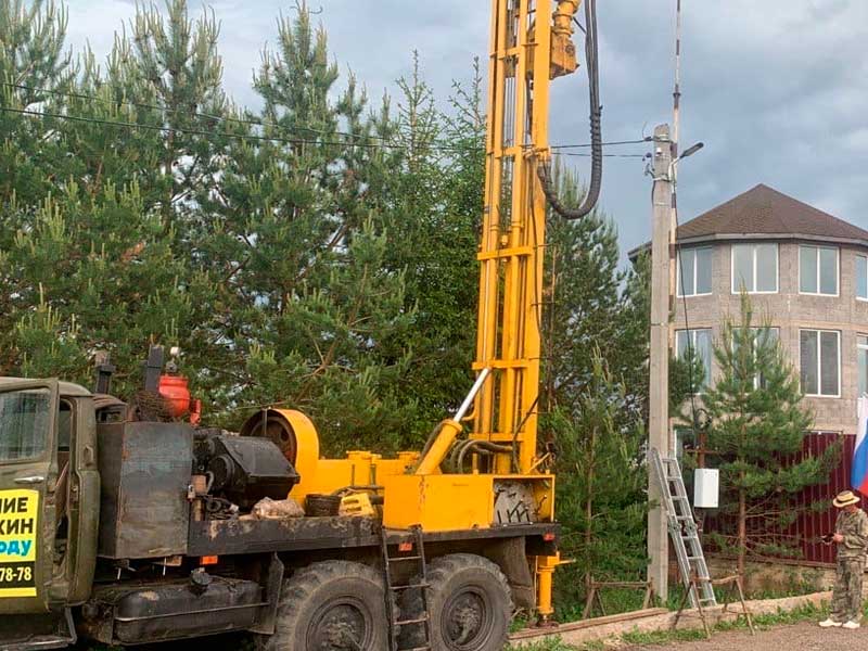 Бурение скважины в д. Скрепящево