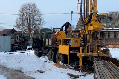 Бурение скважины в д. Чертаново